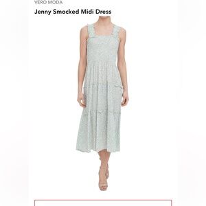 LIKE NEW Vero Moda Jenny Smocked Midi dress - light green - XS
